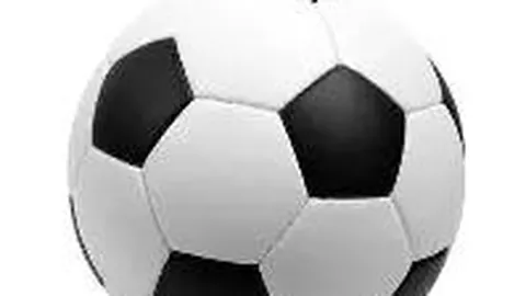 安东尼快速突破并巧妙分球，伊斯科一击破网。